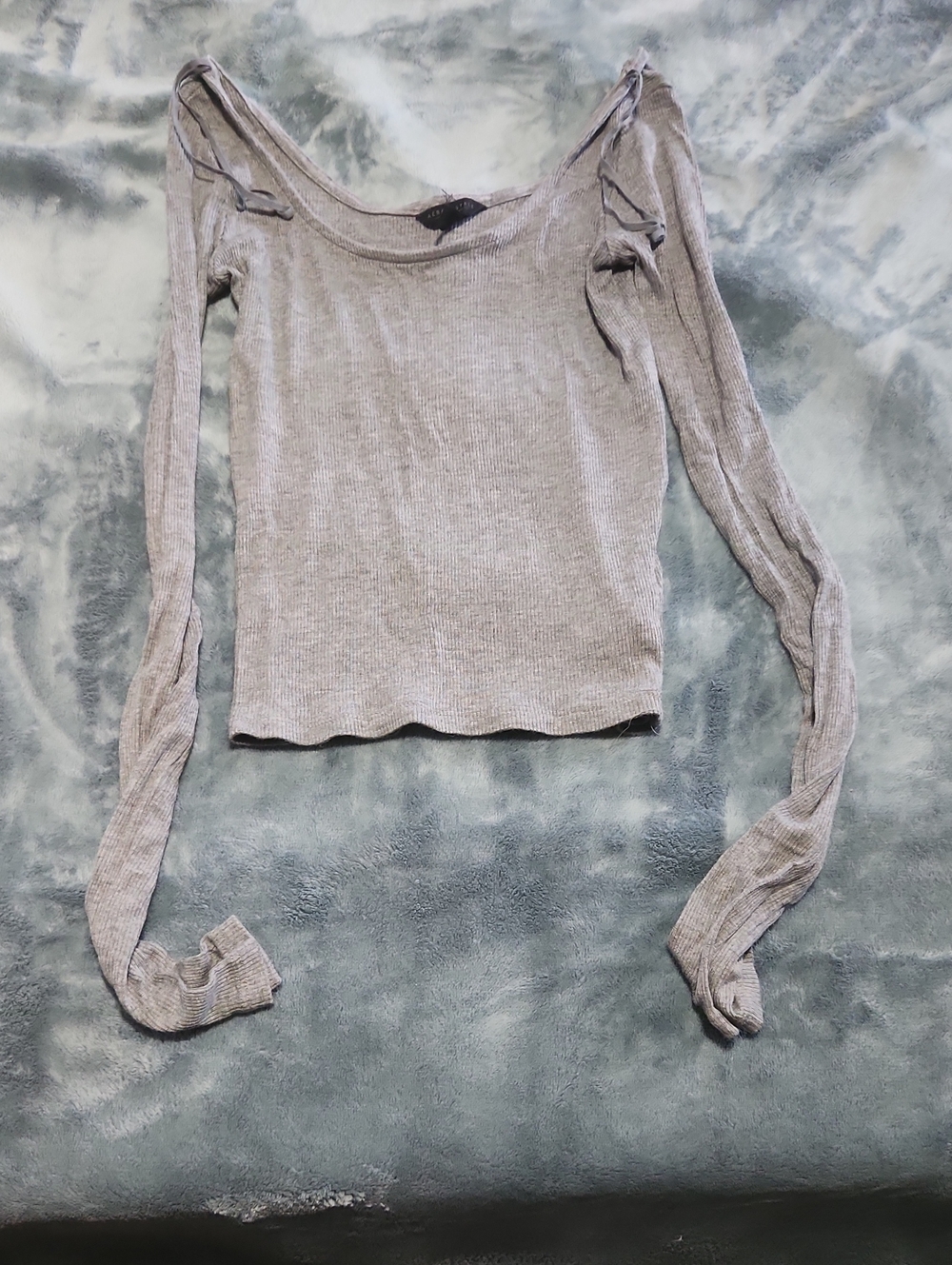Aeropostale Light Gray Ribbed Cold-Shoulder Long Sleeve Top
